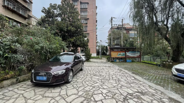 七栋教工小区外景图