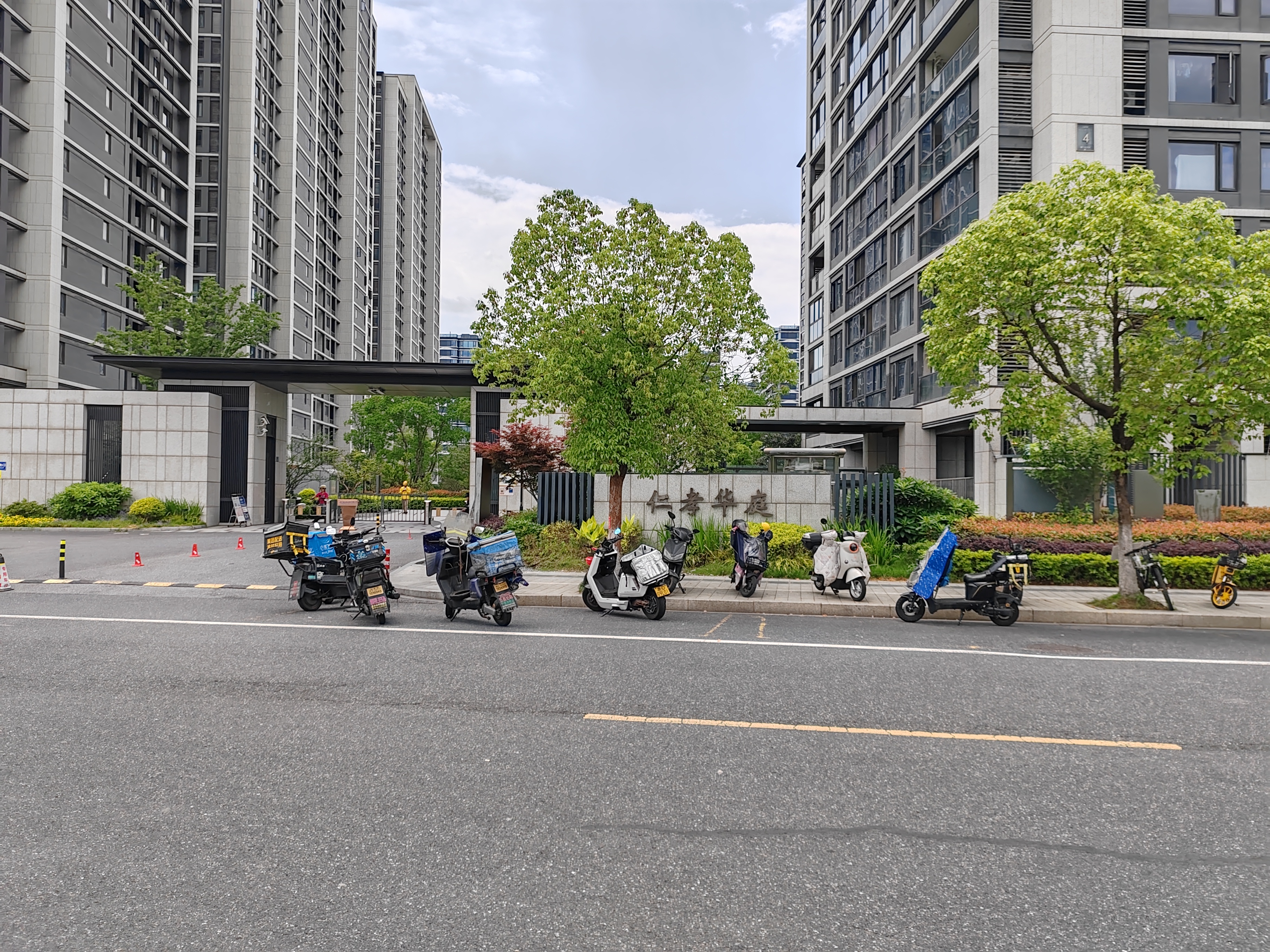 仁孝华庭小区实景 2