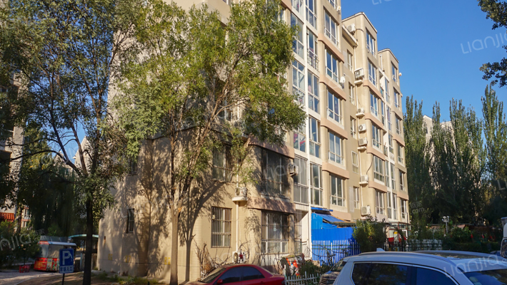 林韵春天外景图