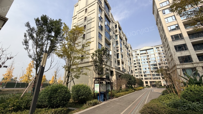 蓝光长岛城外景图