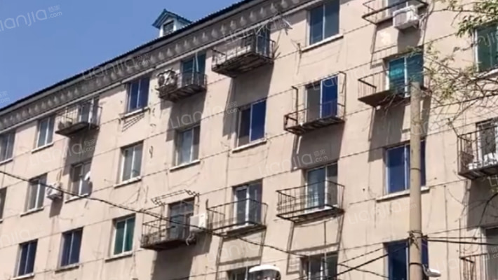 建大四小区外景图