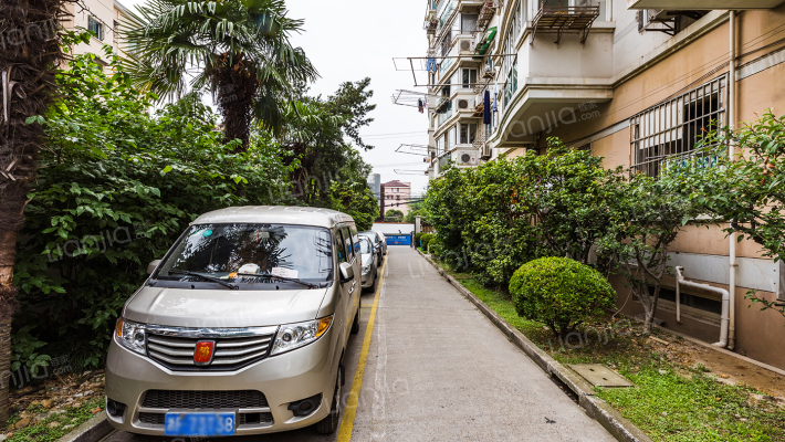 平塘人家外景图