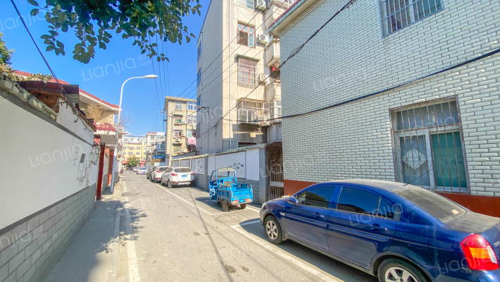 磷矿宿舍楼外景图