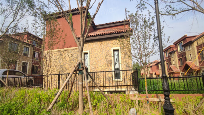 汇置湖畔公园外景图