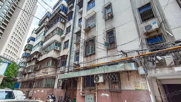 法院东街外景图