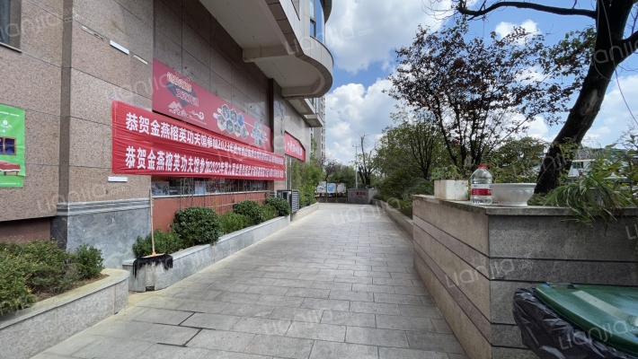 黔灵文峰苑外景图