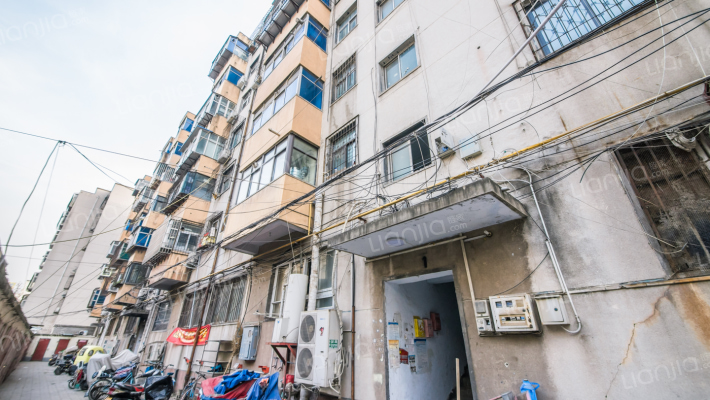 红专路122号院外景图