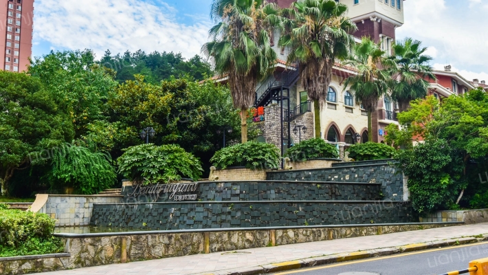 贝地卢加诺外景图