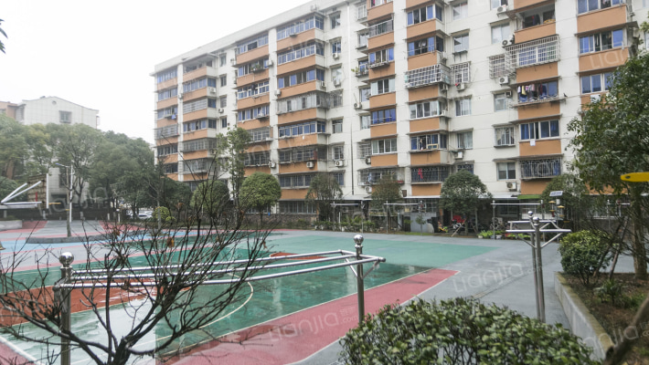 人造板厂宿舍外景图