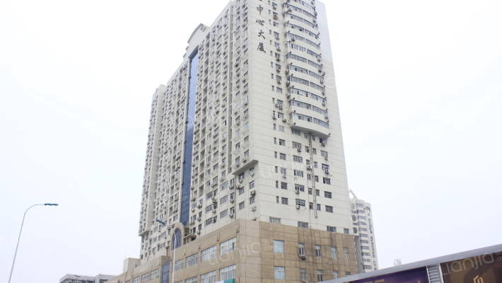 万隆中心大厦外景图