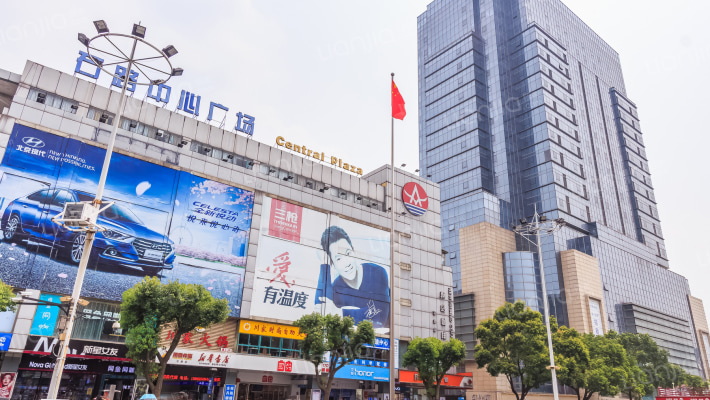 石路中心广场外景图