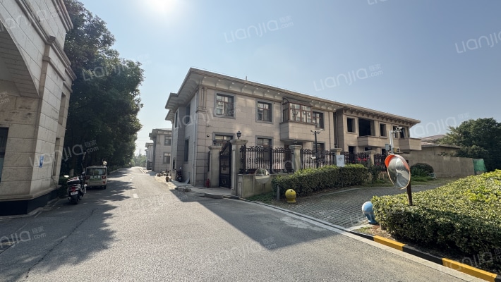 中江华庭外景图