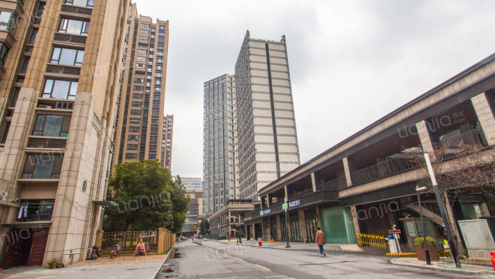 领峰商务广场外景图