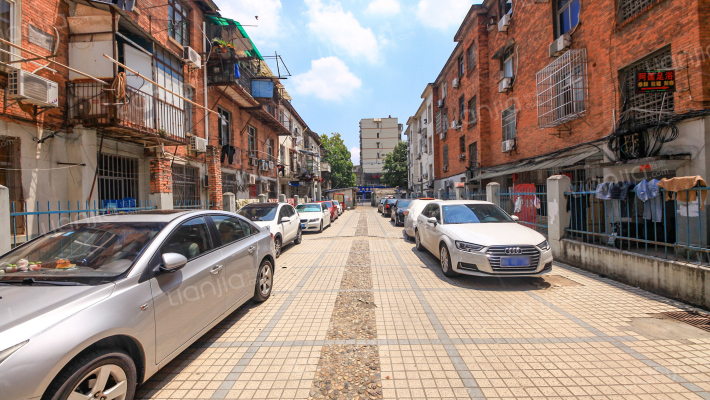 江信宿舍外景图