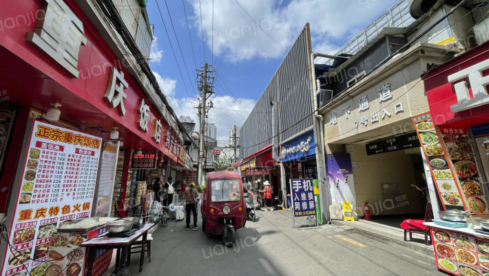 火车站商场外景图