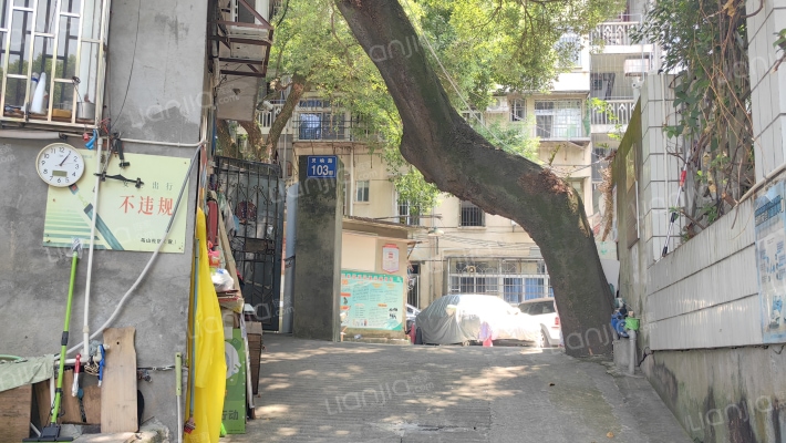 灵响路103号外景图