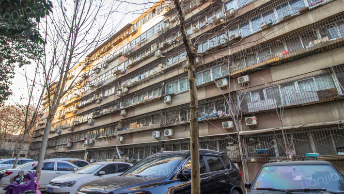 中原水厂家属院外景图