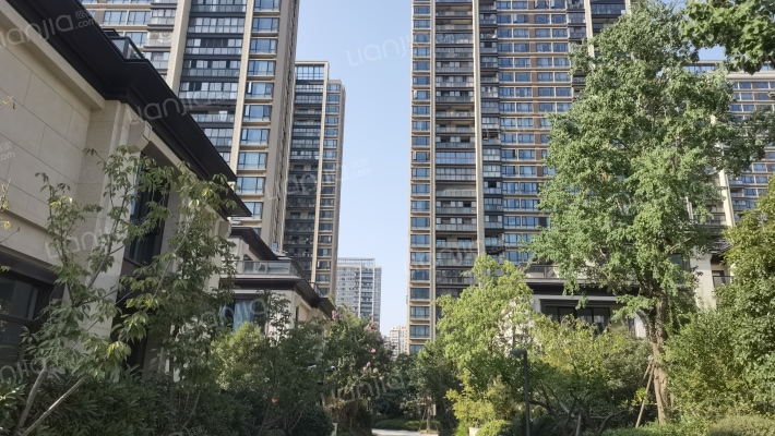 龙湖江与城江与珑府外景图