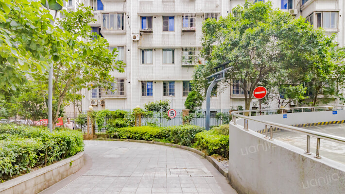 东航大厦外景图