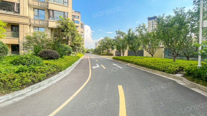 宝旭观邸外景图