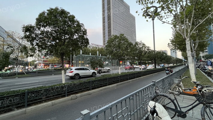 置地投资广场外景图