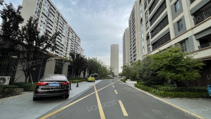 悦江南花园外景图