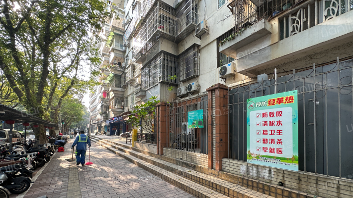 省建工大院外景图