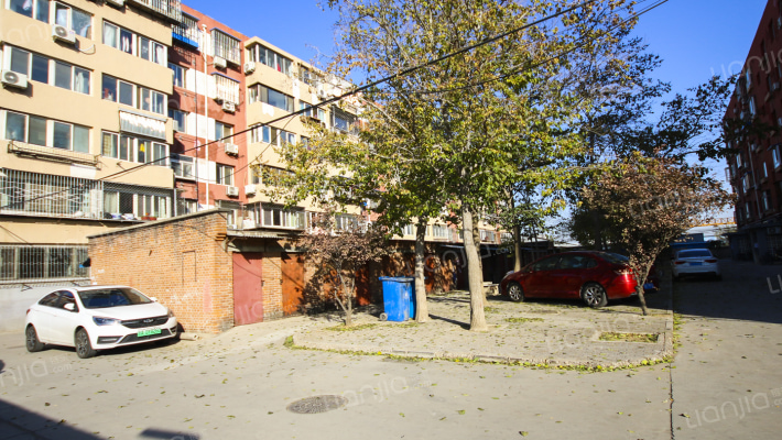 沙河地质研究院家属楼外景图