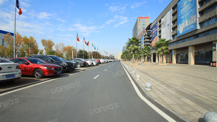 金霞跨境产贸城外景图