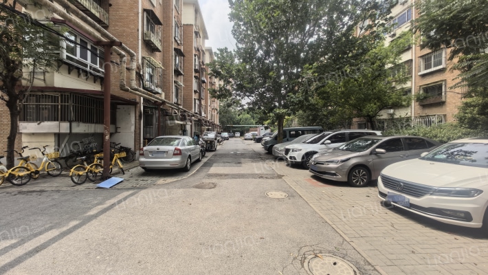 金冠里小区外景图