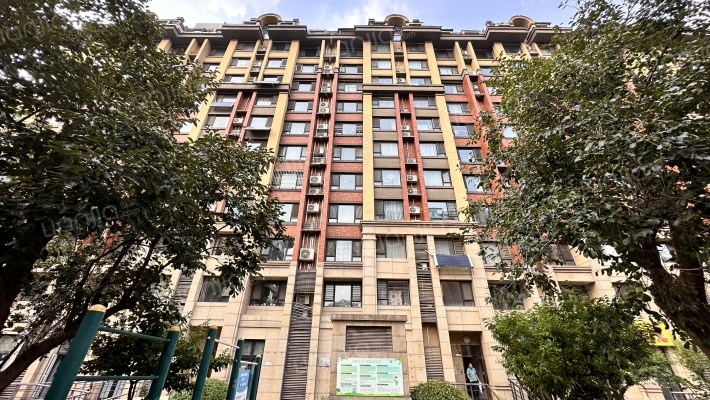 逸城山色外景图