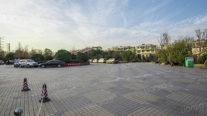 郑州鹿港小镇房价怎么样鹿港小镇房源户型图小区车位交通地址详情分析