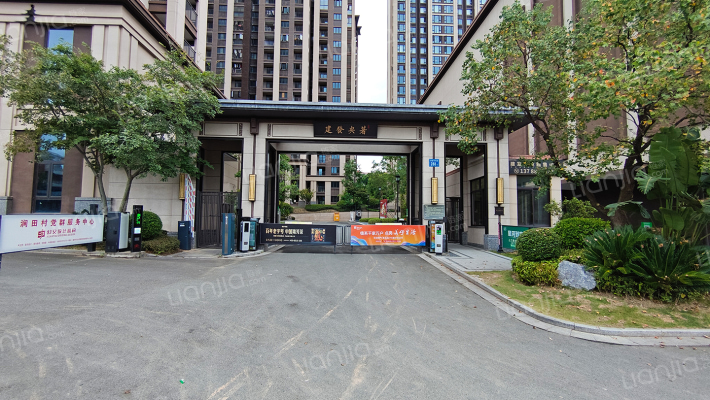 建发央著外景图