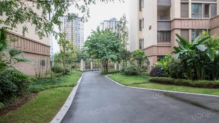 阳光城中央大道外景图