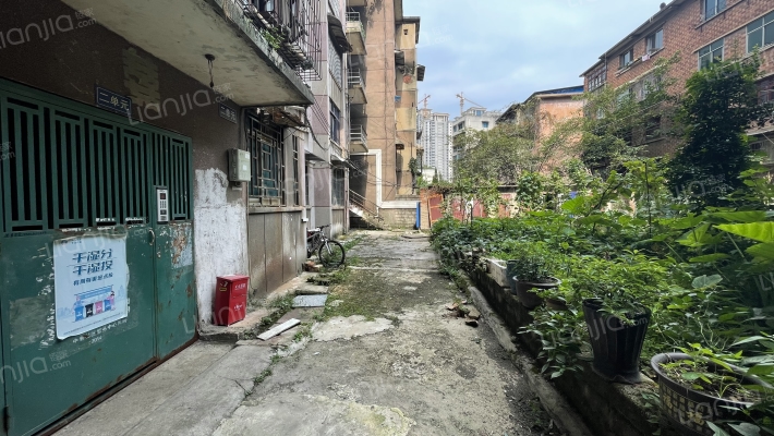 建校宿舍外景图