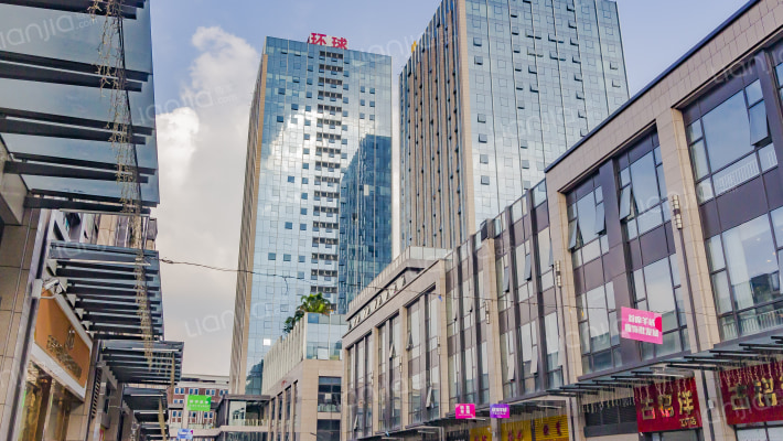 环球贸易广场外景图