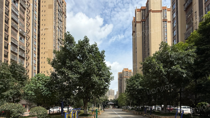 幸福苑小区外景图