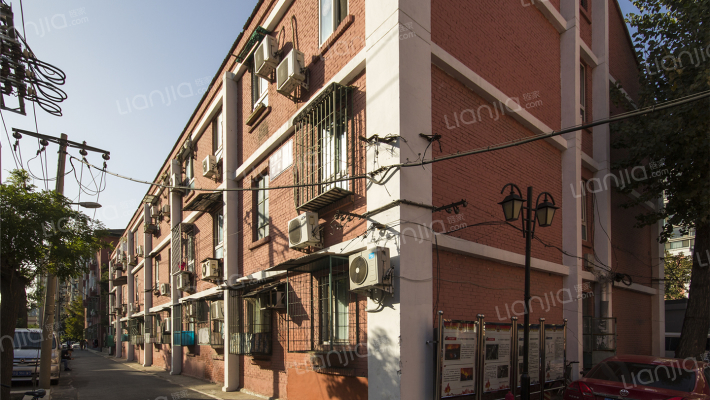 中国强胡同外景图