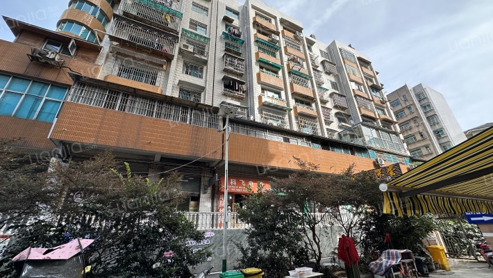 物资公司商住楼外景图