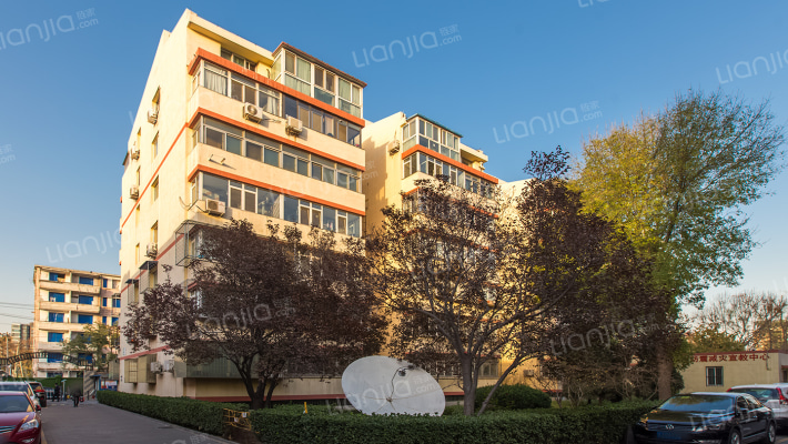 育人里小区外景图