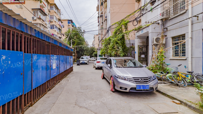 铁路中街外景图