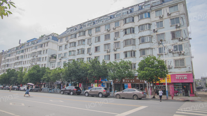 湖畔花园外景图