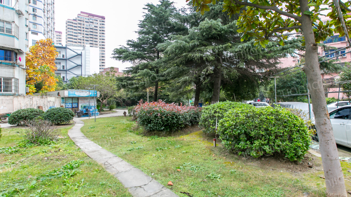 蓝高小区外景图