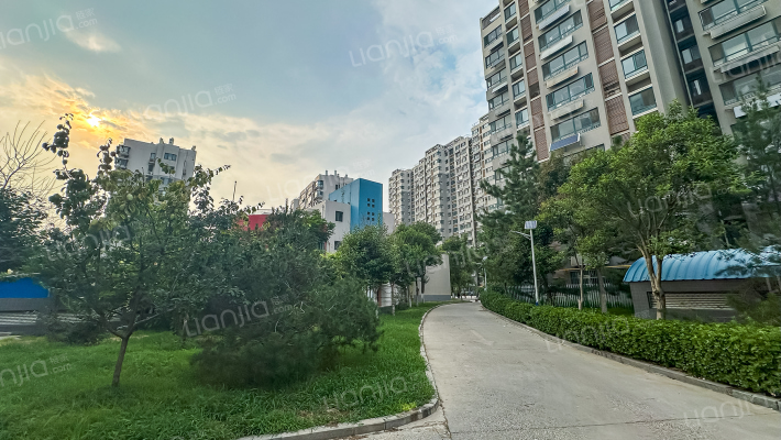 港基滨河华庭外景图