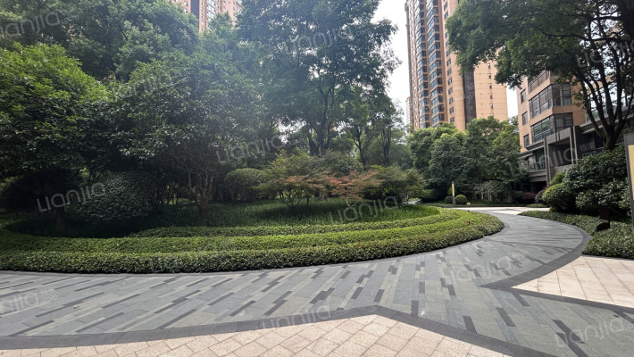 运达中央广场外景图