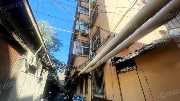 东西丹凤街外景图