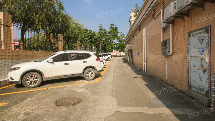 五桂山中学教师楼外景图