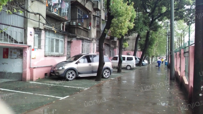 中山路社区老旧物业外景图