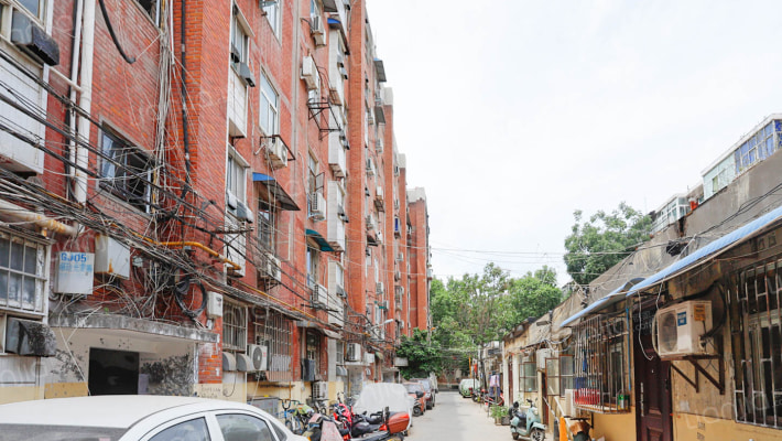 伏牛路102号院外景图