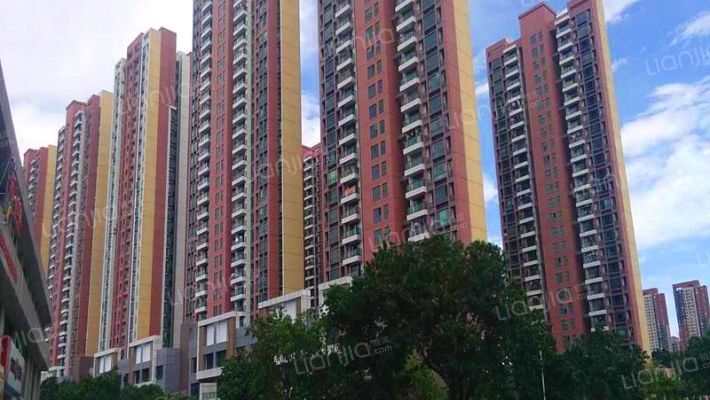 御湖半山外景图